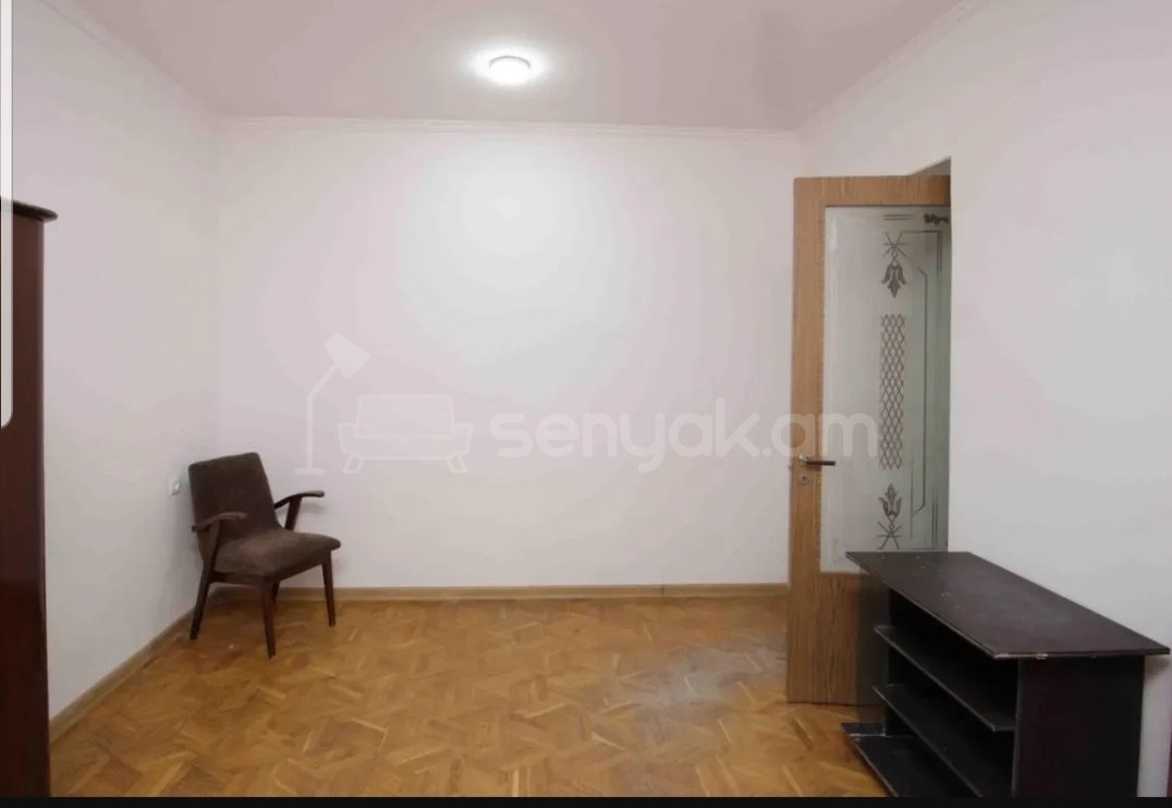 4 Սենյականոց Բնակարան Քարե Շենքում, 100քմ, 1/9 հարկ, Նորմալ Վիճակում, Կահավորված, Արևկող