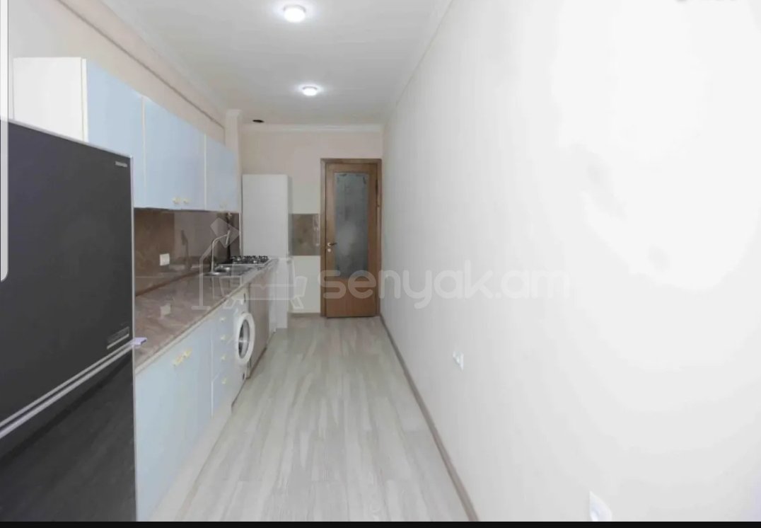 4 Սենյականոց Բնակարան Քարե Շենքում, 100քմ, 1/9 հարկ, Նորմալ Վիճակում, Կահավորված, Արևկող