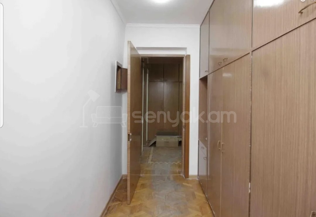 4 Սենյականոց Բնակարան Քարե Շենքում, 100քմ, 1/9 հարկ, Նորմալ Վիճակում, Կահավորված, Արևկող