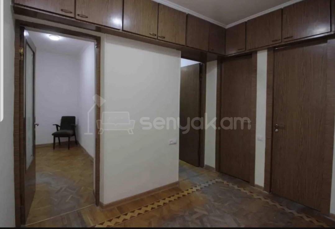 4 Սենյականոց Բնակարան Քարե Շենքում, 100քմ, 1/9 հարկ, Նորմալ Վիճակում, Կահավորված, Արևկող