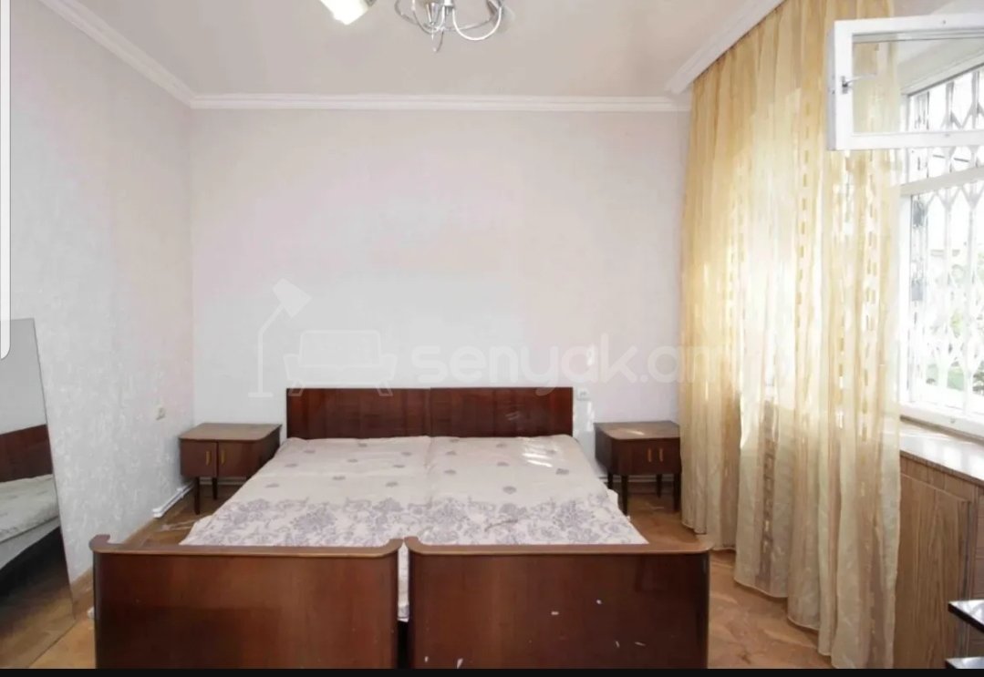 4 Սենյականոց Բնակարան Քարե Շենքում, 100քմ, 1/9 հարկ, Նորմալ Վիճակում, Կահավորված, Արևկող