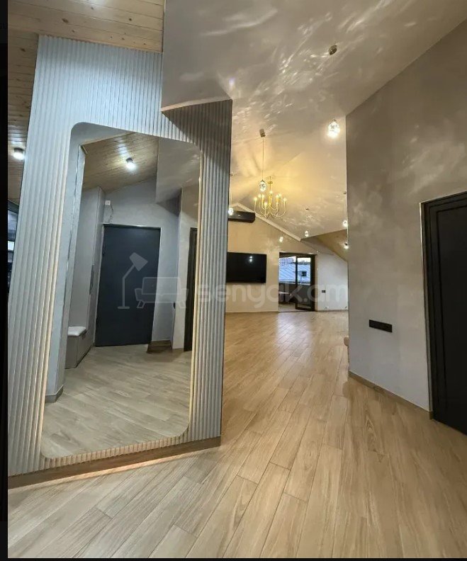 3 Սենյականոց Բնակարան Քարե Շենքում, 165քմ, 5/5 հարկ, Դիզայներական Վերանորոգված, Կահավորված