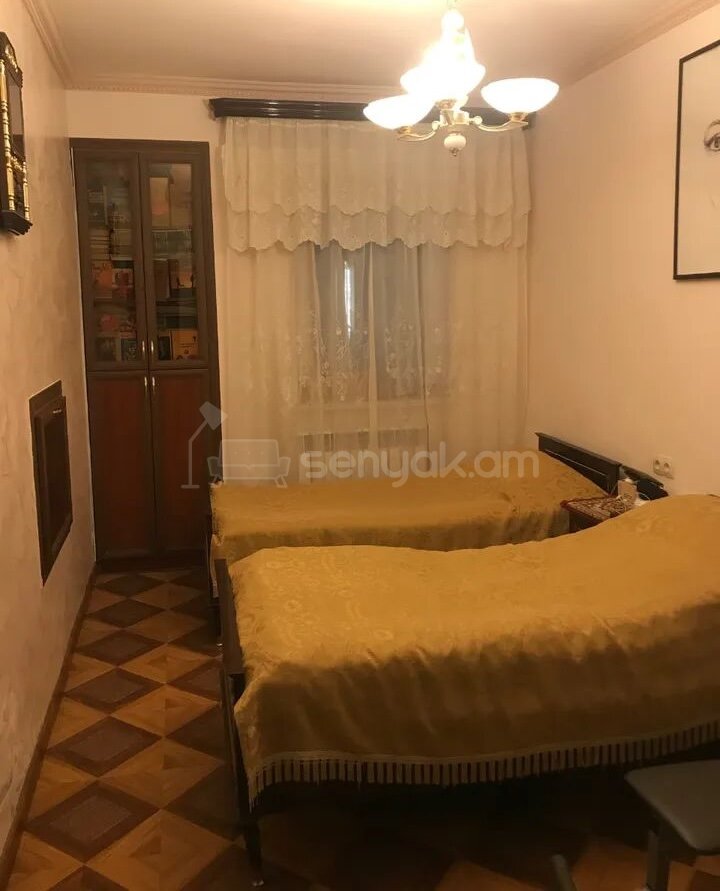 4 Սենյականոց Բնակարան Քարե Շենքում, 105քմ, 1/4 հարկ, Կապիտալ Վերանորոգված