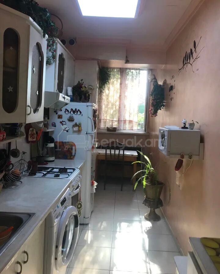 4 Սենյականոց Բնակարան Քարե Շենքում, 105քմ, 1/4 հարկ, Կապիտալ Վերանորոգված