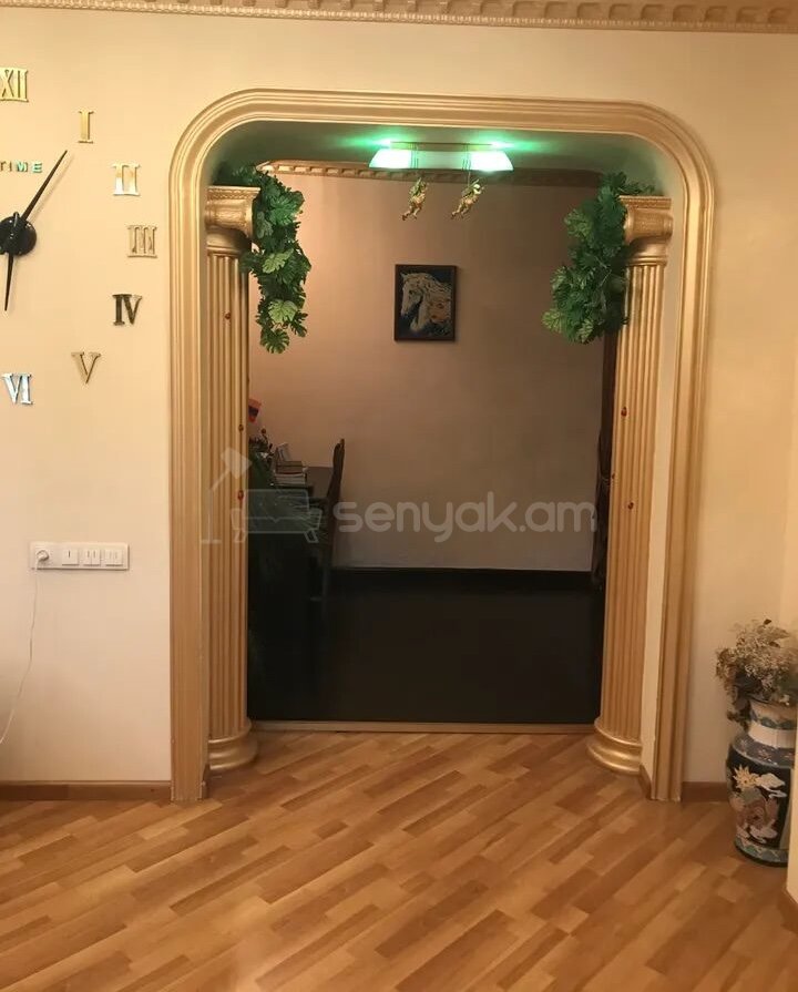 4 Սենյականոց Բնակարան Քարե Շենքում, 105քմ, 1/4 հարկ, Կապիտալ Վերանորոգված