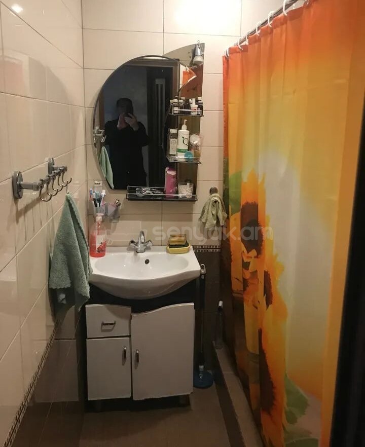 4 Սենյականոց Բնակարան Քարե Շենքում, 105քմ, 1/4 հարկ, Կապիտալ Վերանորոգված