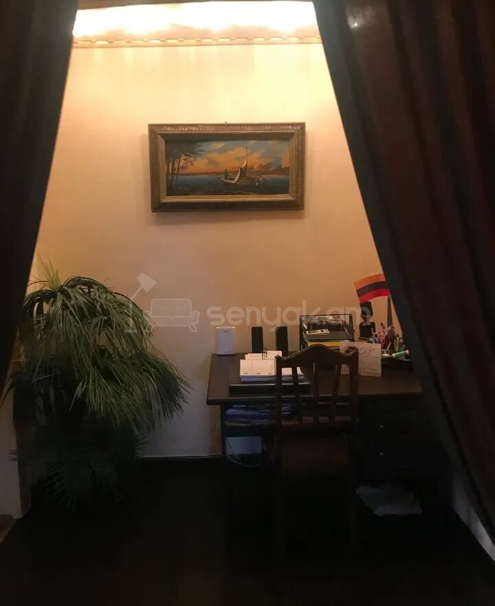 4 Սենյականոց Բնակարան Քարե Շենքում, 105քմ, 1/4 հարկ, Կապիտալ Վերանորոգված