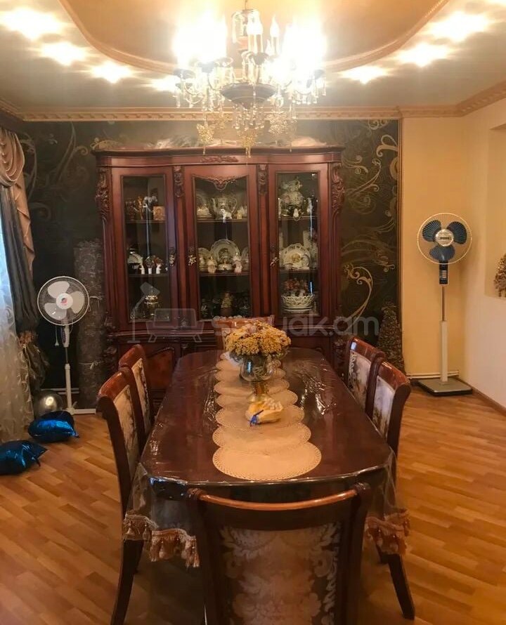 4 Սենյականոց Բնակարան Քարե Շենքում, 105քմ, 1/4 հարկ, Կապիտալ Վերանորոգված