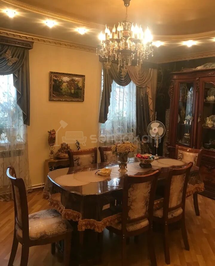 4 Սենյականոց Բնակարան Քարե Շենքում, 105քմ, 1/4 հարկ, Կապիտալ Վերանորոգված