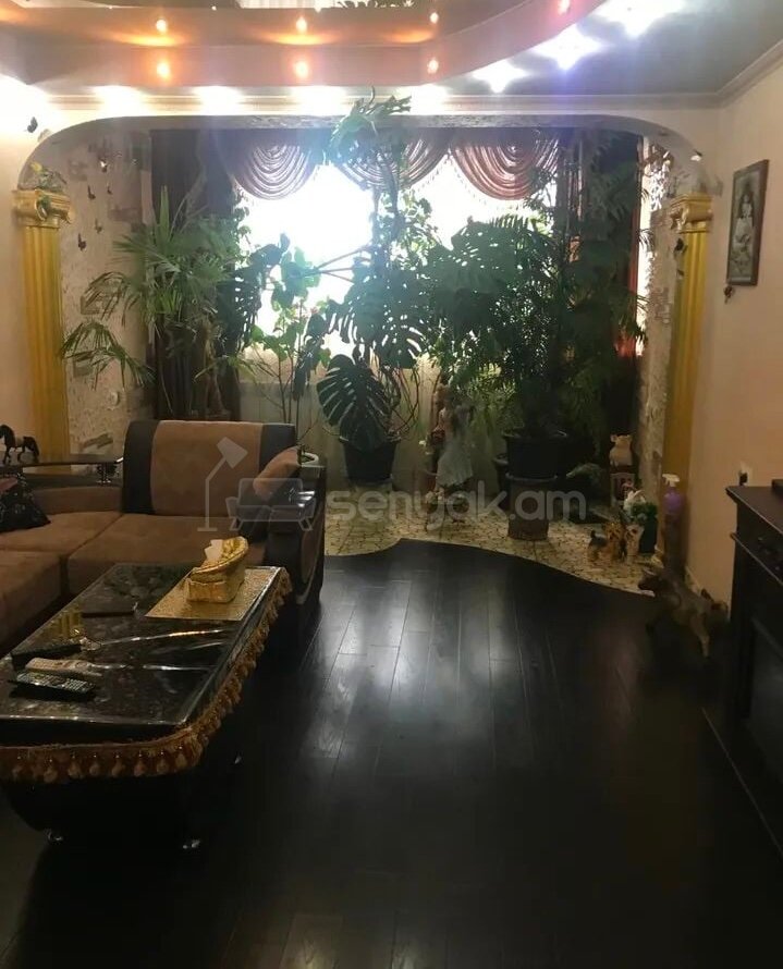 4 Սենյականոց Բնակարան Քարե Շենքում, 105քմ, 1/4 հարկ, Կապիտալ Վերանորոգված