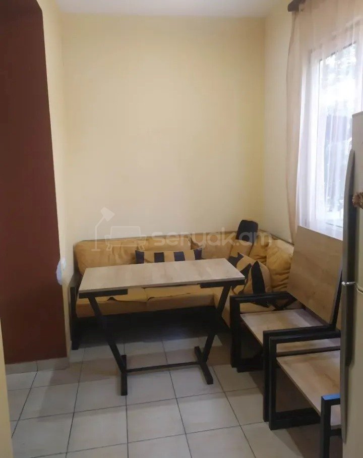 3 Սենյականոց Բնակարան Քարե Շենքում, 62քմ, 1/4 հարկ, Կապիտալ Վերանորոգված