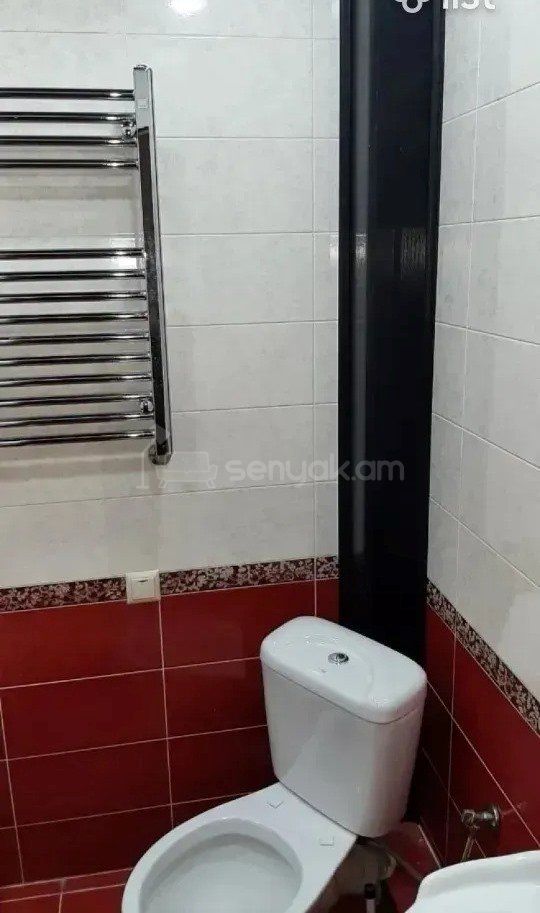 1 Սենյականոց Բնակարան Քարե Շենքում, 43քմ, 5/5 հարկ, Կապիտալ Վերանորոգված