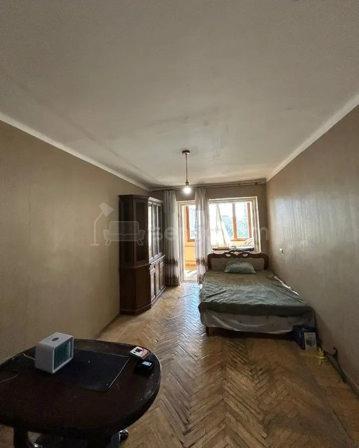 1 Սենյականոց Բնակարան Քարե Շենքում, 43քմ, 5/5 հարկ, Կապիտալ Վերանորոգված