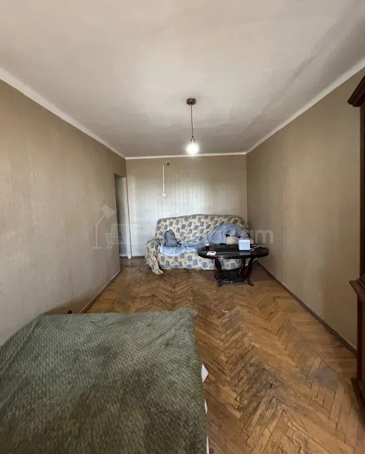 1 Սենյականոց Բնակարան Քարե Շենքում, 43քմ, 5/5 հարկ, Կապիտալ Վերանորոգված