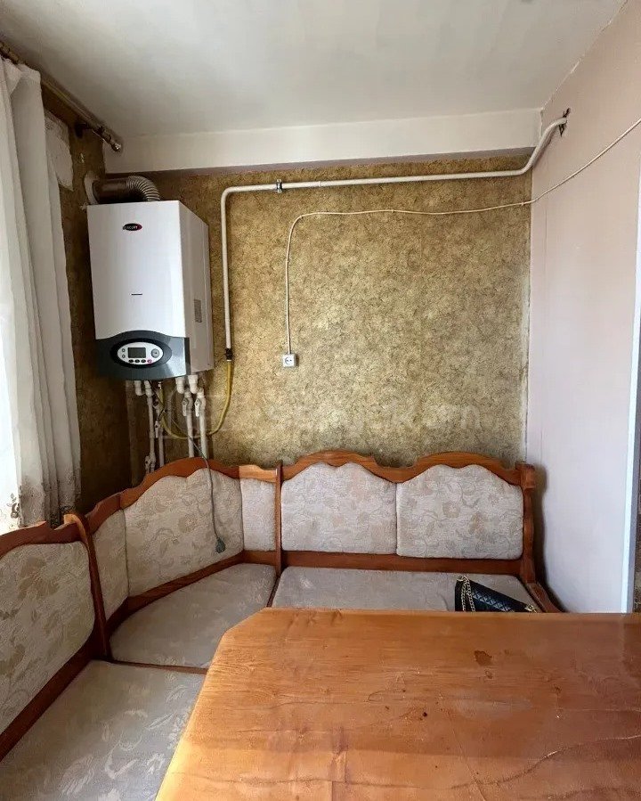 1 Սենյականոց Բնակարան Քարե Շենքում, 43քմ, 5/5 հարկ, Կապիտալ Վերանորոգված