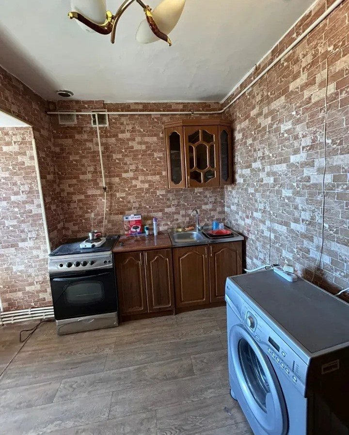 1 Սենյականոց Բնակարան Քարե Շենքում, 43քմ, 5/5 հարկ, Կապիտալ Վերանորոգված