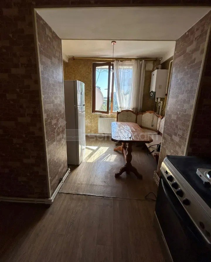 1 Սենյականոց Բնակարան Քարե Շենքում, 43քմ, 5/5 հարկ, Կապիտալ Վերանորոգված