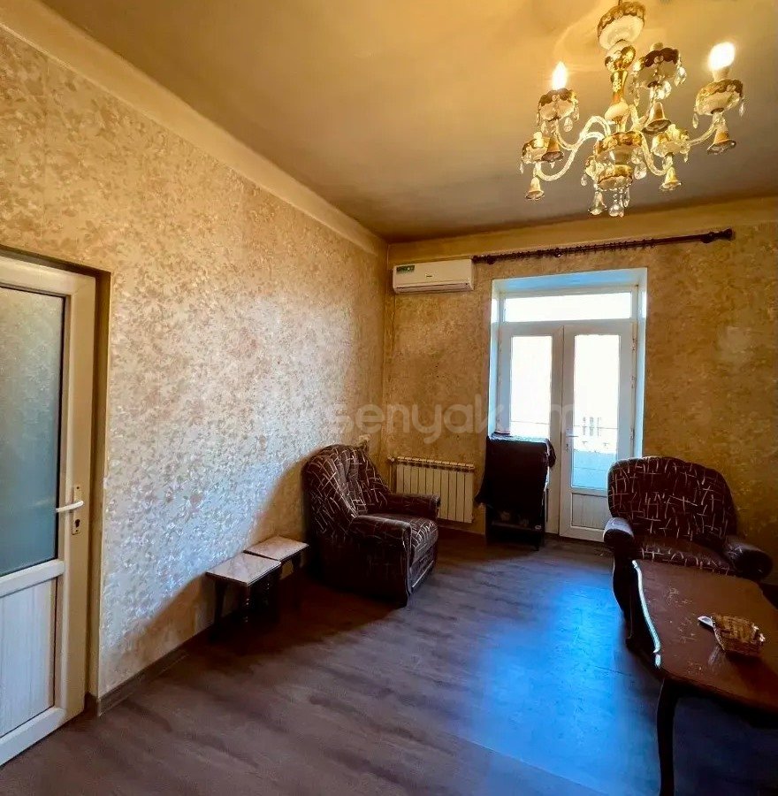 2 Սենյականոց Բնակարան Քարե Շենքում, 38քմ, 5/5 հարկ, Կապիտալ Վերանորոգված