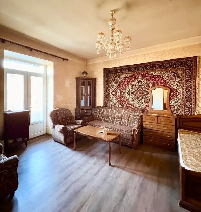 2 Սենյականոց Բնակարան Քարե Շենքում, 38քմ, 5/5 հարկ, Կապիտալ Վերանորոգված