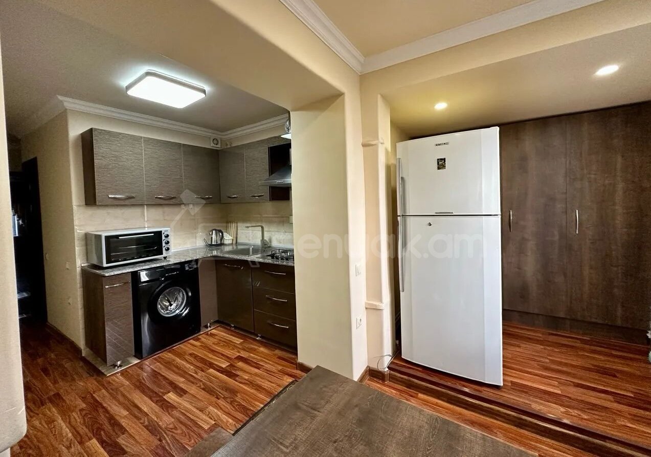 3 Սենյականոց Բնակարան Քարե Շենքում, 74քմ, 4/5 հարկ, Կապիտալ Վերանորոգված, Կահավորված