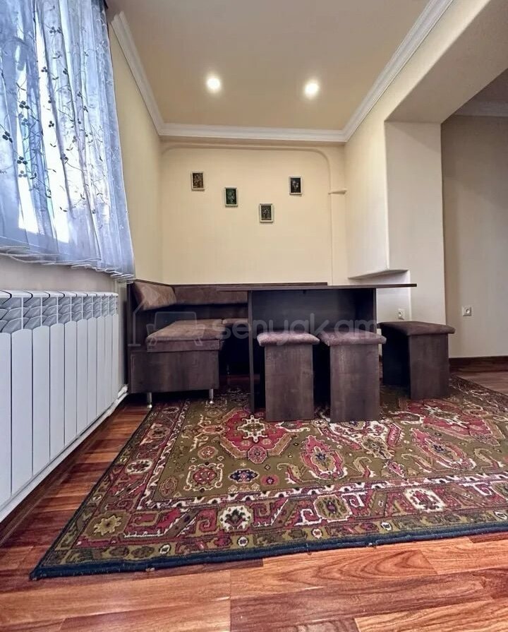 3 Սենյականոց Բնակարան Քարե Շենքում, 74քմ, 4/5 հարկ, Կապիտալ Վերանորոգված, Կահավորված