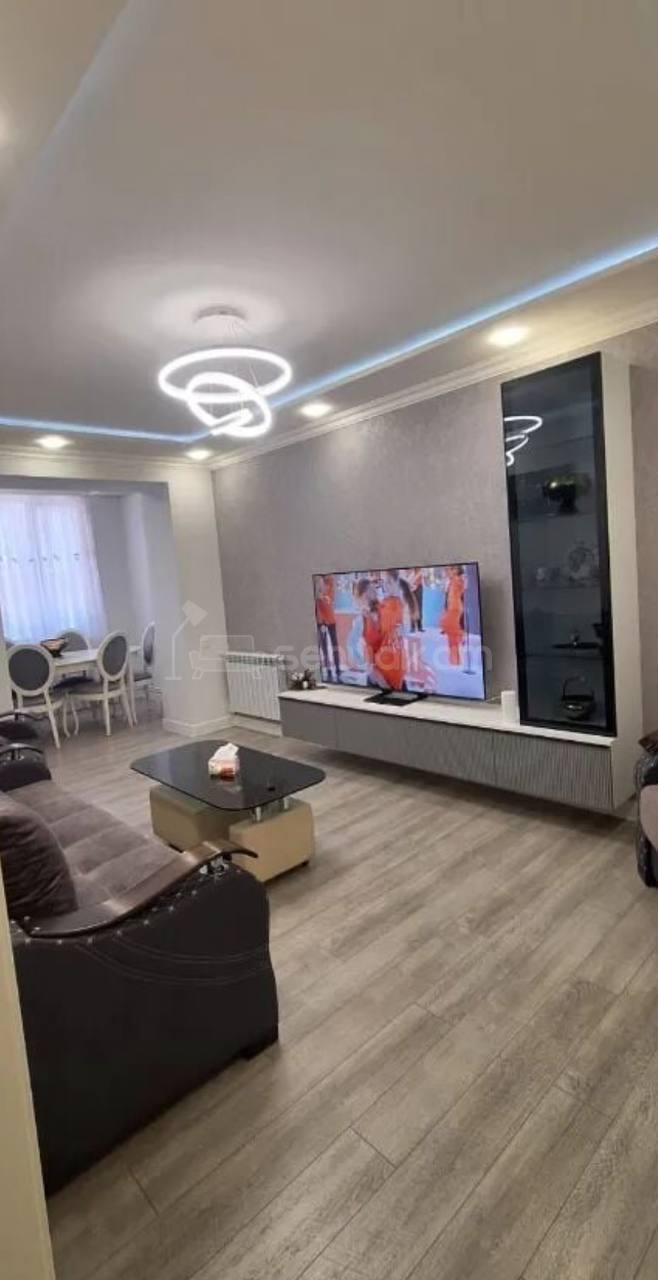 3 Սենյականոց Բնակարան Քարե Շենքում, 63քմ, 5/5 հարկ, Նորմալ Վիճակում