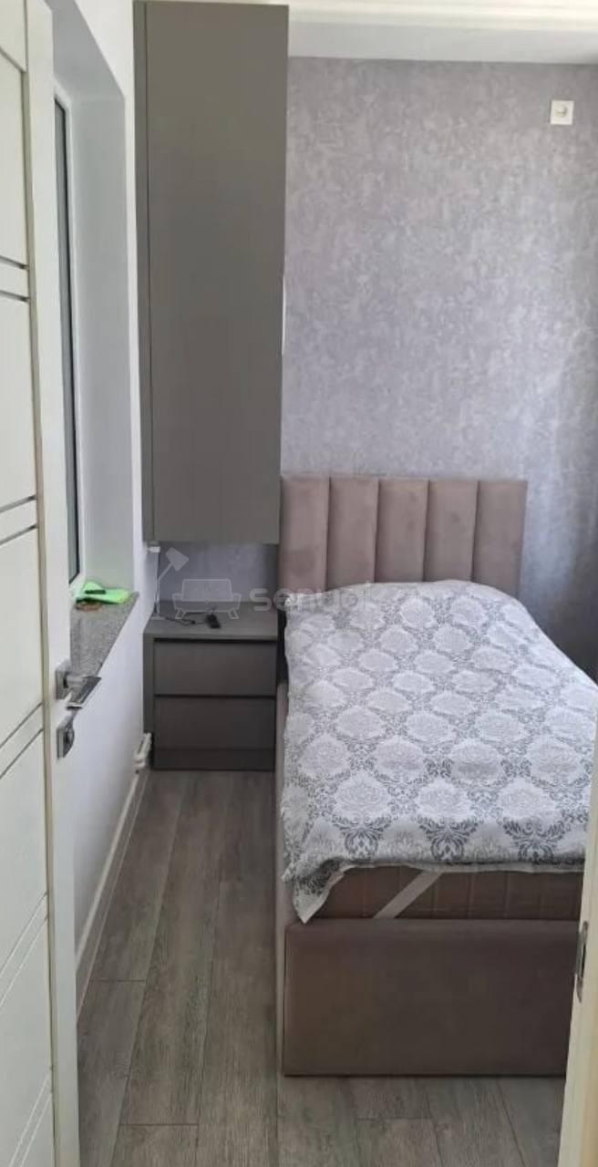 3 Սենյականոց Բնակարան Քարե Շենքում, 63քմ, 5/5 հարկ, Նորմալ Վիճակում