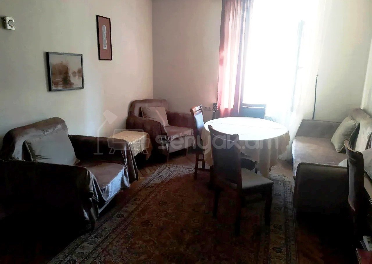 3 Սենյականոց Բնակարան Քարե Շենքում, 62քմ, 1/4 հարկ, Նորմալ Վիճակում