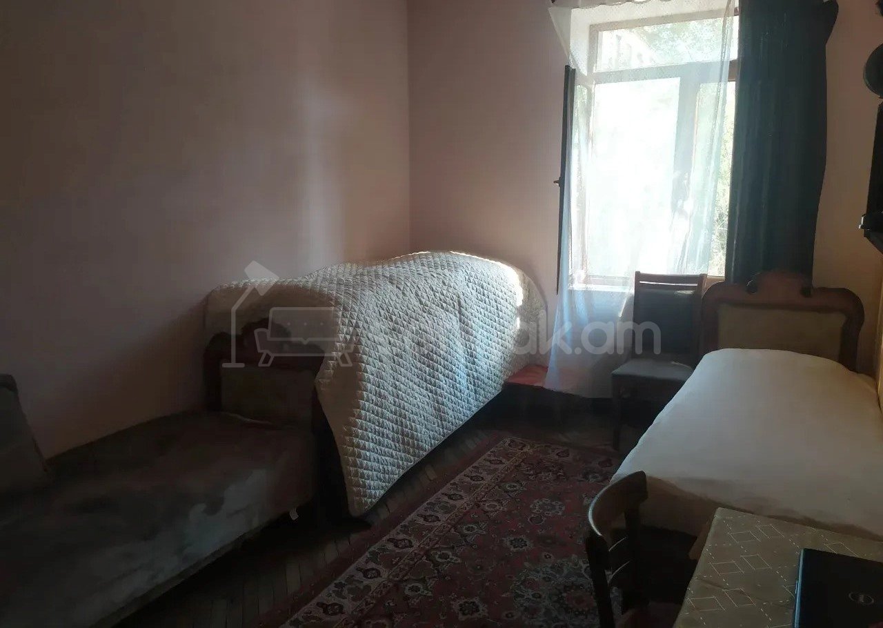 3 Սենյականոց Բնակարան Քարե Շենքում, 62քմ, 1/4 հարկ, Նորմալ Վիճակում