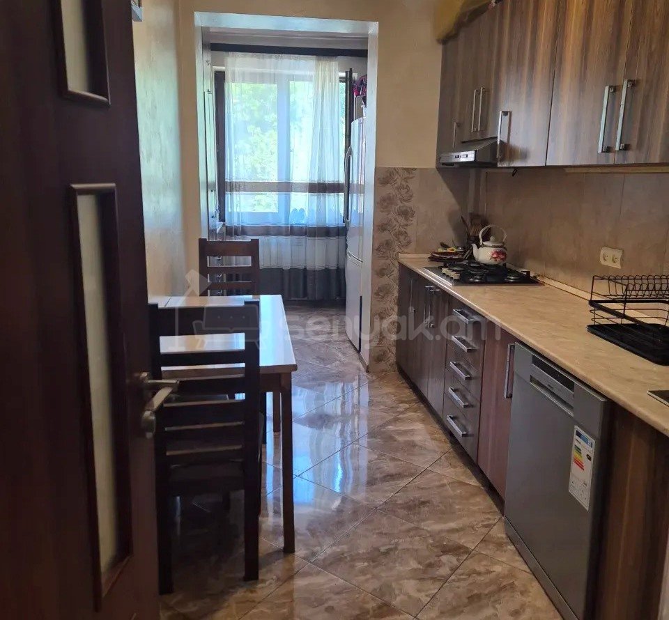 3 Սենյականոց Բնակարան, 67քմ, 4/9 հարկ, Նորմալ Վիճակում