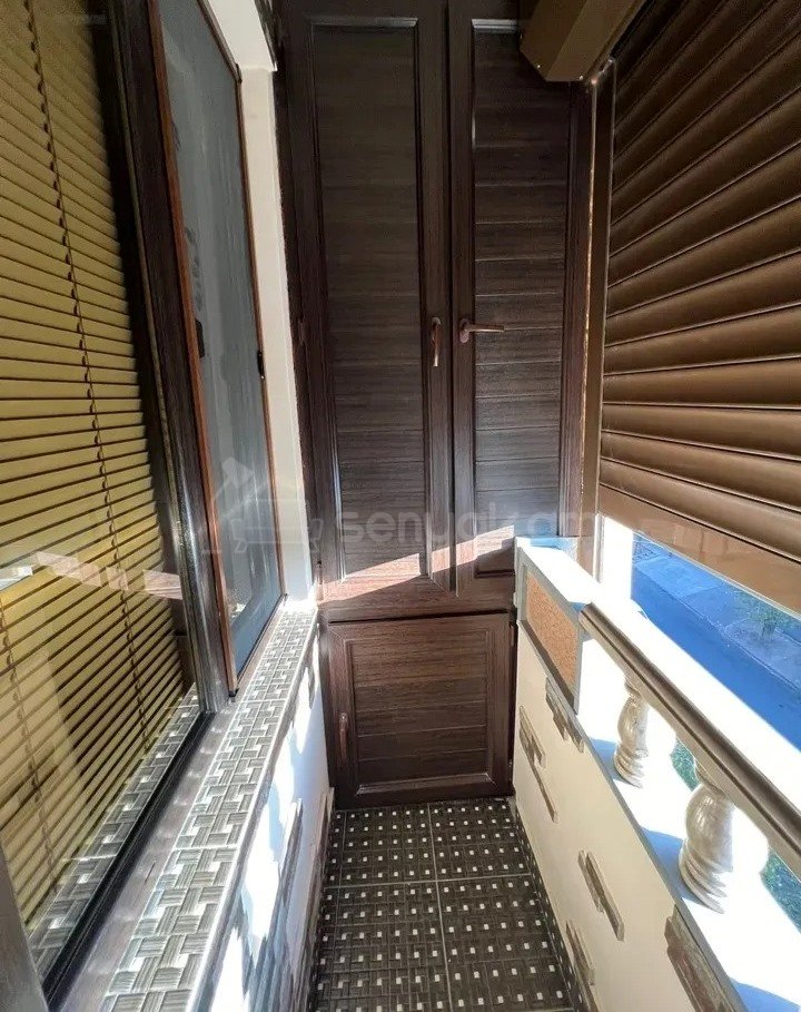 3 Սենյականոց Բնակարան Քարե Շենքում, 78քմ, 5/5 հարկ, Կապիտալ Վերանորոգված