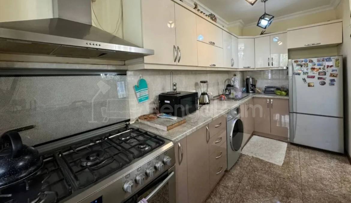 4 Սենյականոց Բնակարան Քարե Շենքում, 106քմ, 1/5 հարկ, Նորմալ Վիճակում