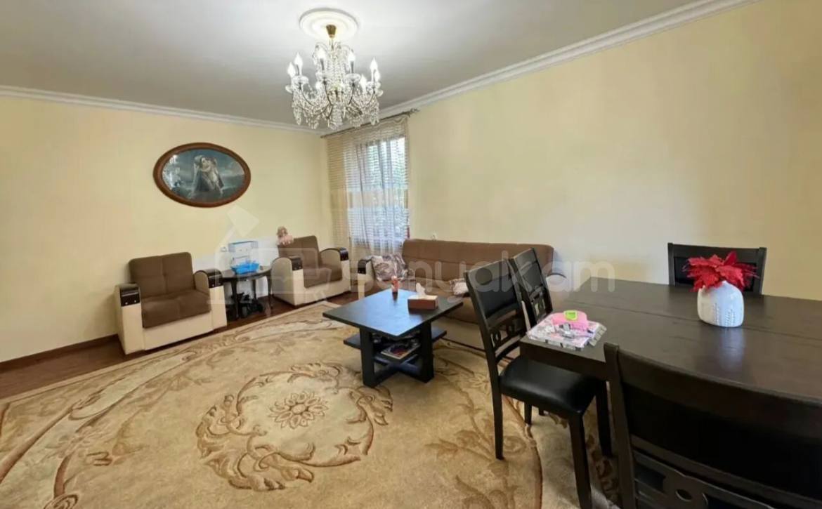 4 Սենյականոց Բնակարան Քարե Շենքում, 106քմ, 1/5 հարկ, Նորմալ Վիճակում