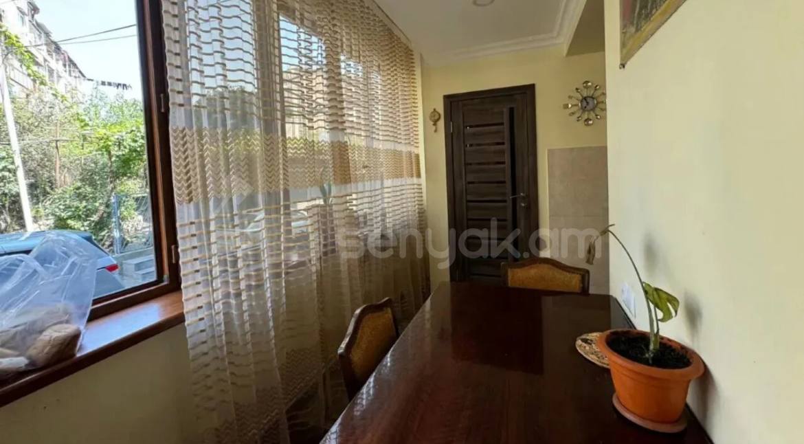 4 Սենյականոց Բնակարան Քարե Շենքում, 106քմ, 1/5 հարկ, Նորմալ Վիճակում