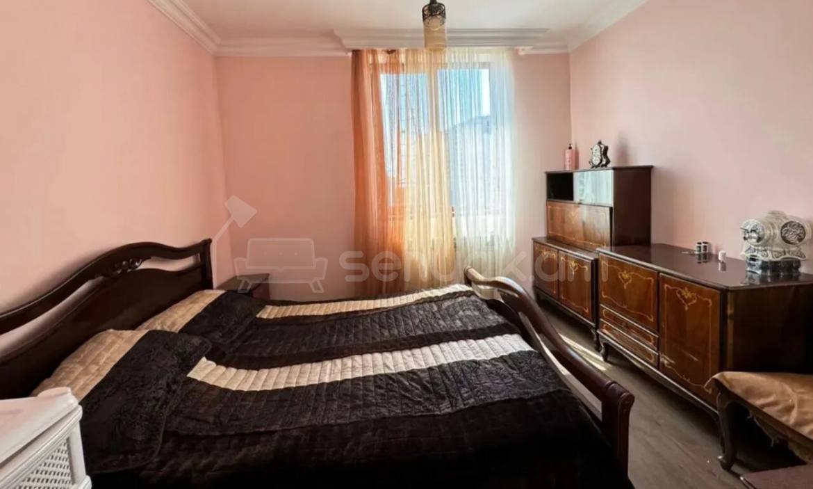 4 Սենյականոց Բնակարան Քարե Շենքում, 106քմ, 1/5 հարկ, Նորմալ Վիճակում