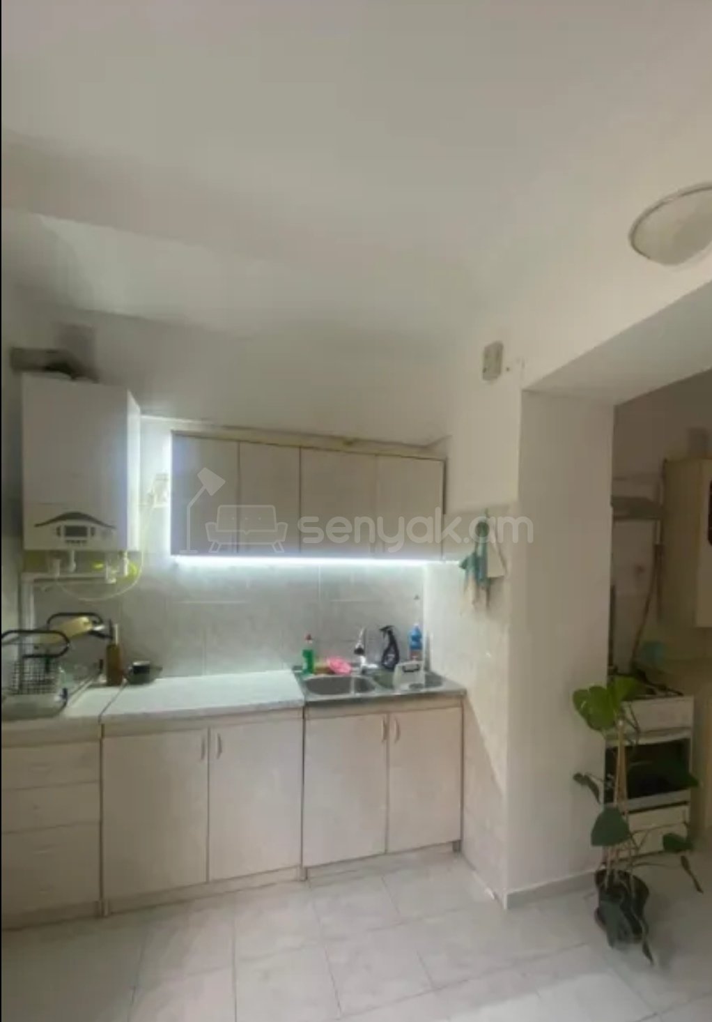 2 Սենյականոց Բնակարան Քարե Շենքում, 57քմ, 1/4 հարկ, Կապիտալ Վերանորոգված