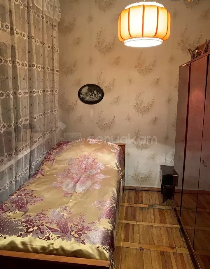 1 Սենյականոց Բնակարան Քարե Շենքում, 47քմ, 1/5 հարկ, Նորմալ Վիճակում