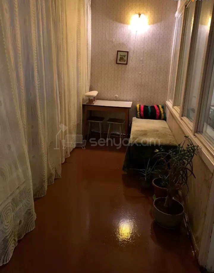 1 Սենյականոց Բնակարան Քարե Շենքում, 47քմ, 1/5 հարկ, Նորմալ Վիճակում