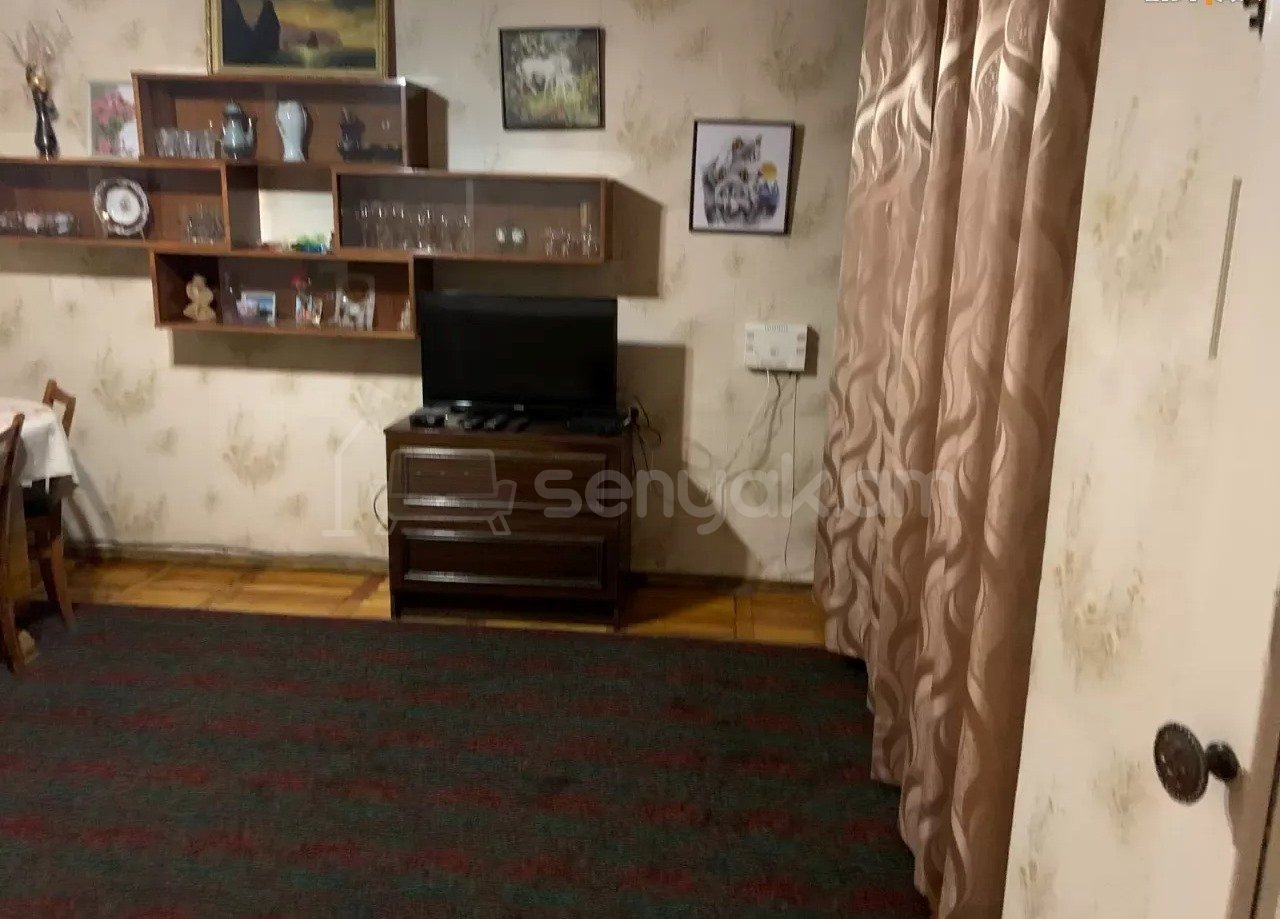 1 Սենյականոց Բնակարան Քարե Շենքում, 47քմ, 1/5 հարկ, Նորմալ Վիճակում