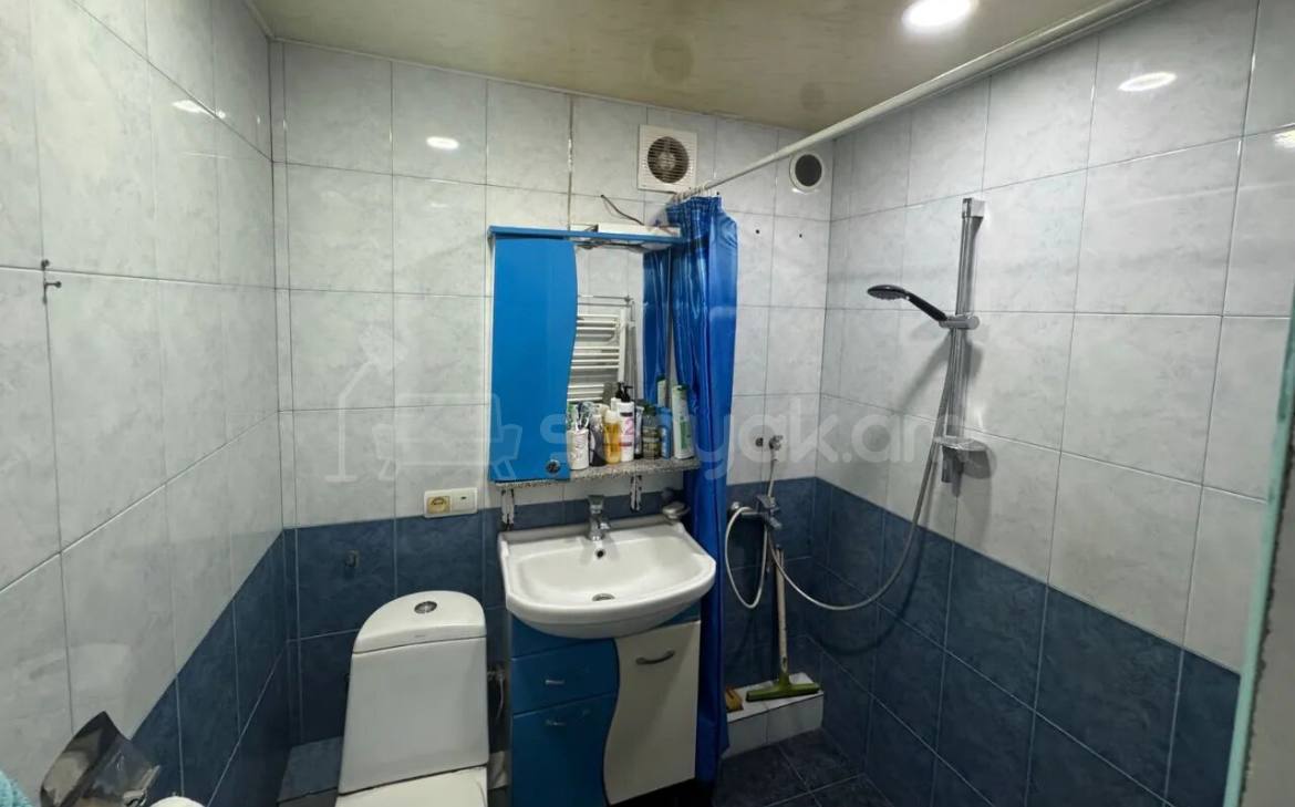 3 Սենյականոց Բնակարան Քարե Շենքում, 71քմ, 4/4 հարկ, Կոսմետիկ Վերանորոգված