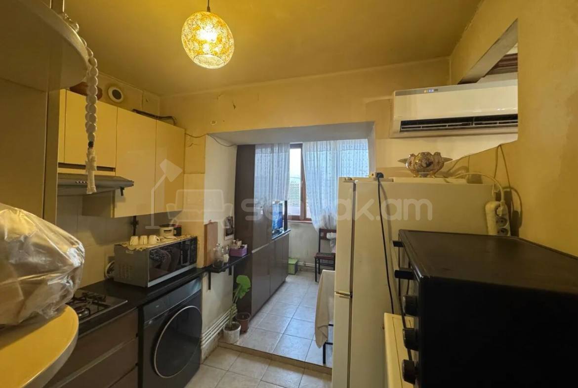 3 Սենյականոց Բնակարան Քարե Շենքում, 71քմ, 4/4 հարկ, Կոսմետիկ Վերանորոգված