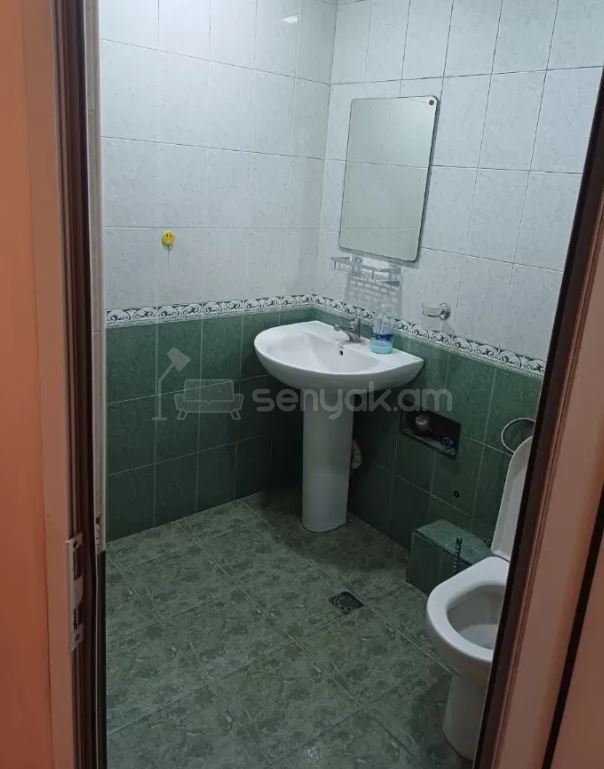 3 Սենյականոց Բնակարան Քարե Շենքում, 65քմ, 2/4 հարկ, Կոսմետիկ Վերանորոգված, Կահավորված, Արևկող