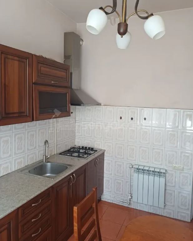 3 Սենյականոց Բնակարան Քարե Շենքում, 65քմ, 2/4 հարկ, Կոսմետիկ Վերանորոգված, Կահավորված, Արևկող