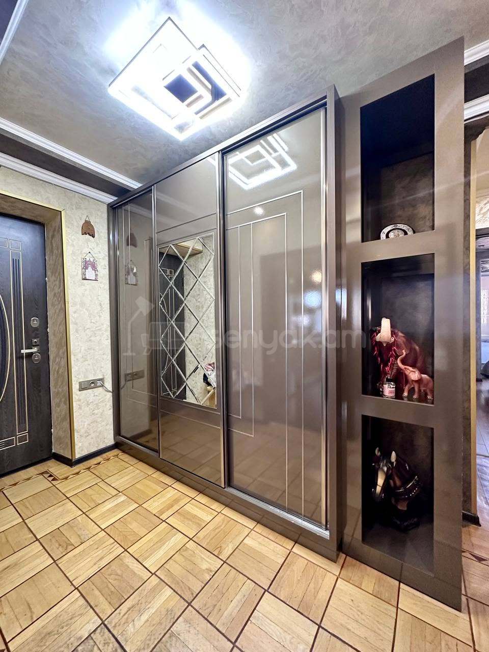 3 Սենյականոց Բնակարան Քարե Շենքում, 78քմ, 5/5 հարկ, Կապիտալ Վերանորոգված
