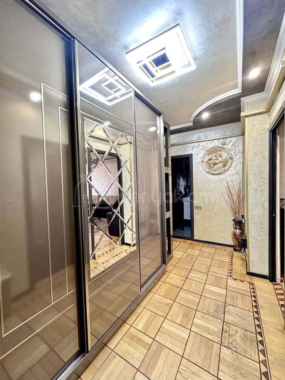 3 Սենյականոց Բնակարան Քարե Շենքում, 78քմ, 5/5 հարկ, Կապիտալ Վերանորոգված