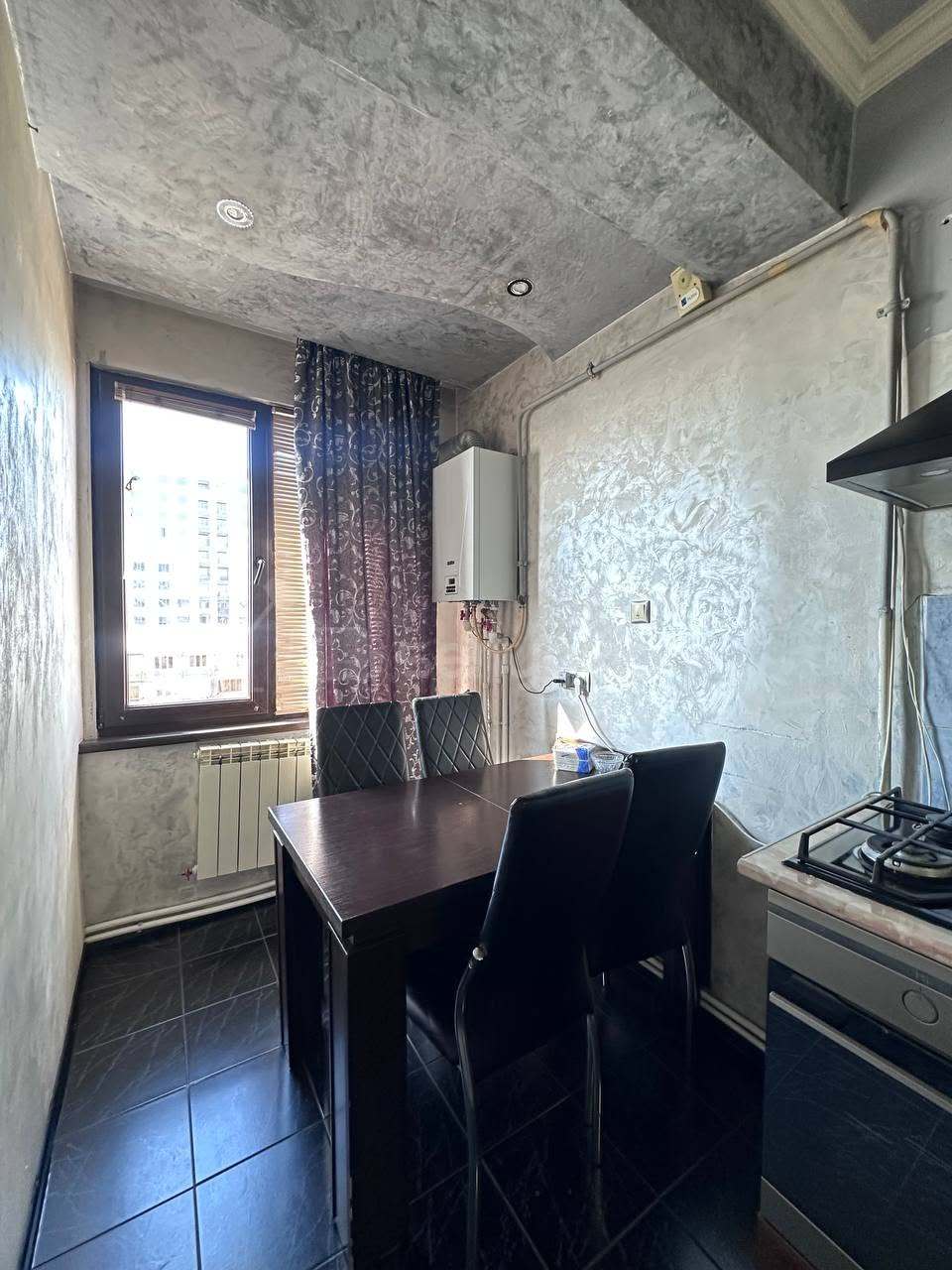 3 Սենյականոց Բնակարան Քարե Շենքում, 78քմ, 5/5 հարկ, Կապիտալ Վերանորոգված