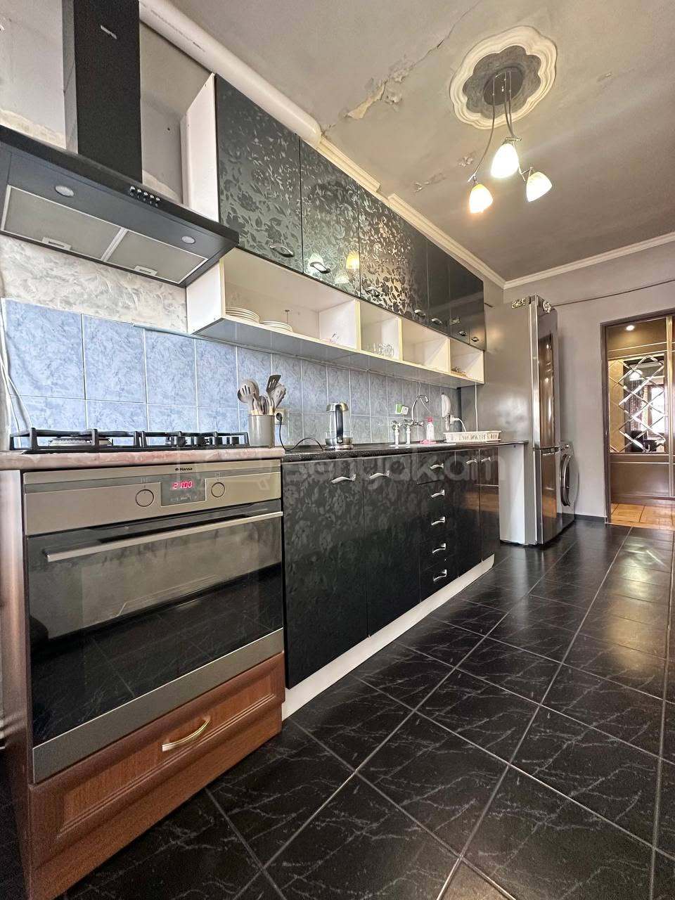 3 Սենյականոց Բնակարան Քարե Շենքում, 78քմ, 5/5 հարկ, Կապիտալ Վերանորոգված