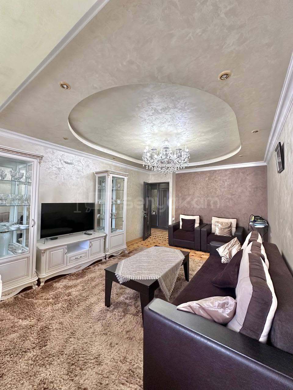 3 Սենյականոց Բնակարան Քարե Շենքում, 78քմ, 5/5 հարկ, Կապիտալ Վերանորոգված