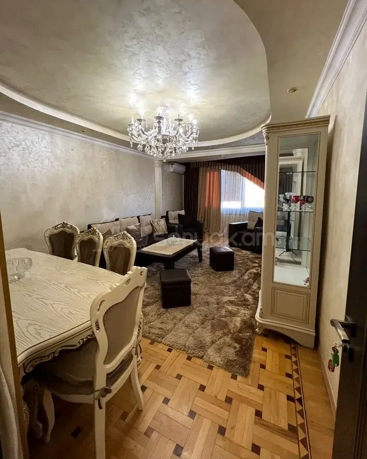 3 Սենյականոց Բնակարան Քարե Շենքում, 78քմ, 5/5 հարկ, Կապիտալ Վերանորոգված