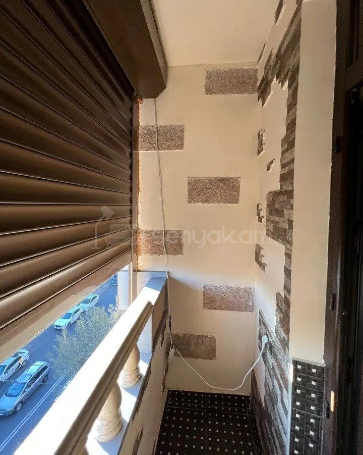 3 Սենյականոց Բնակարան Քարե Շենքում, 78քմ, 5/5 հարկ, Կապիտալ Վերանորոգված